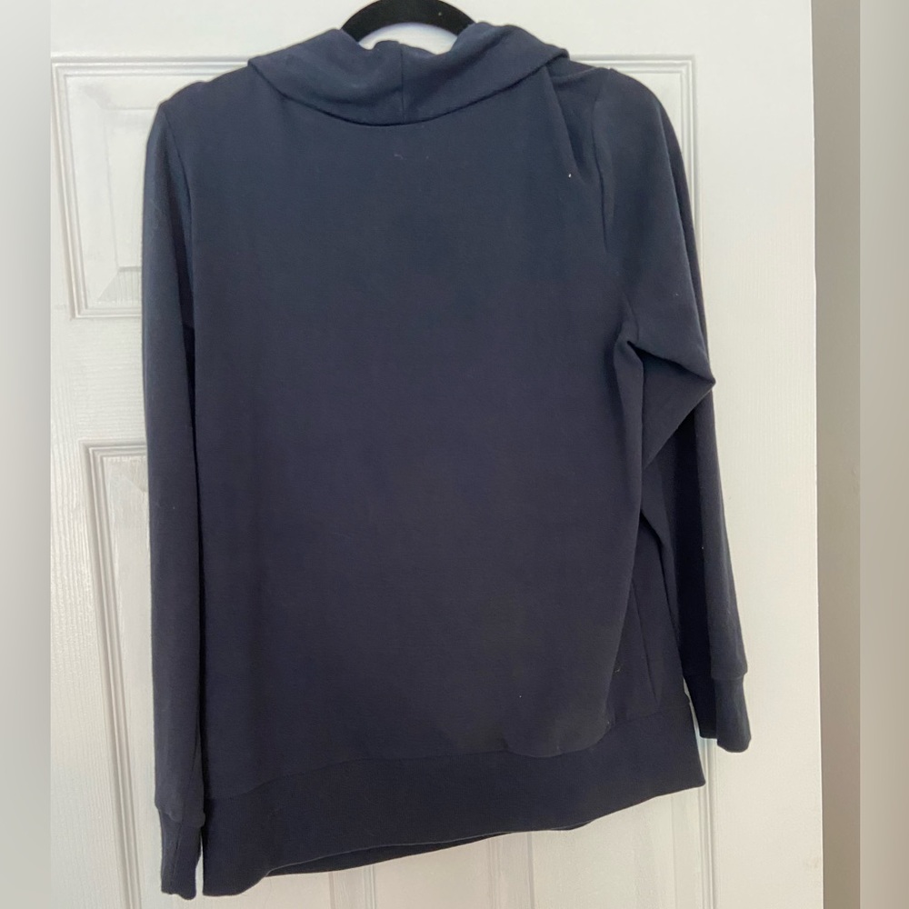 Banana Republic L NWT pull over. Very soft.